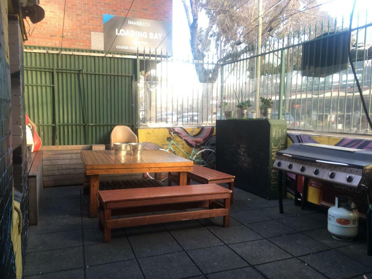 Market Tavern Hostel & Bar メルボルン エクステリア 写真